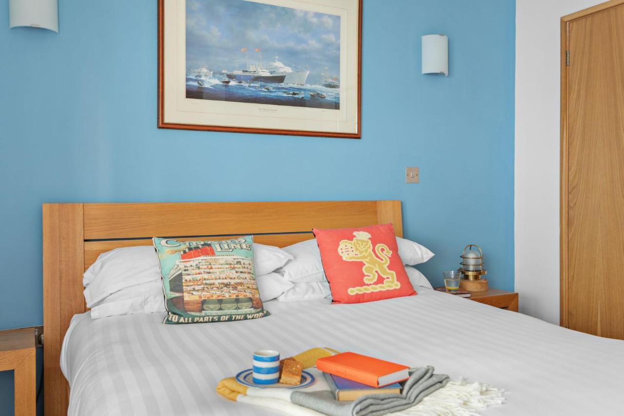 White Star, Brixham